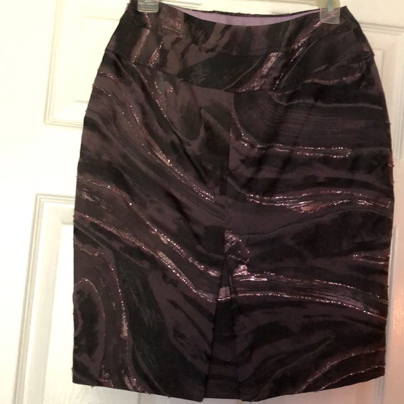 Shimmering skirt in purple, black, with a pink glitter stitched in.Size 4 - Picture 3 of 4